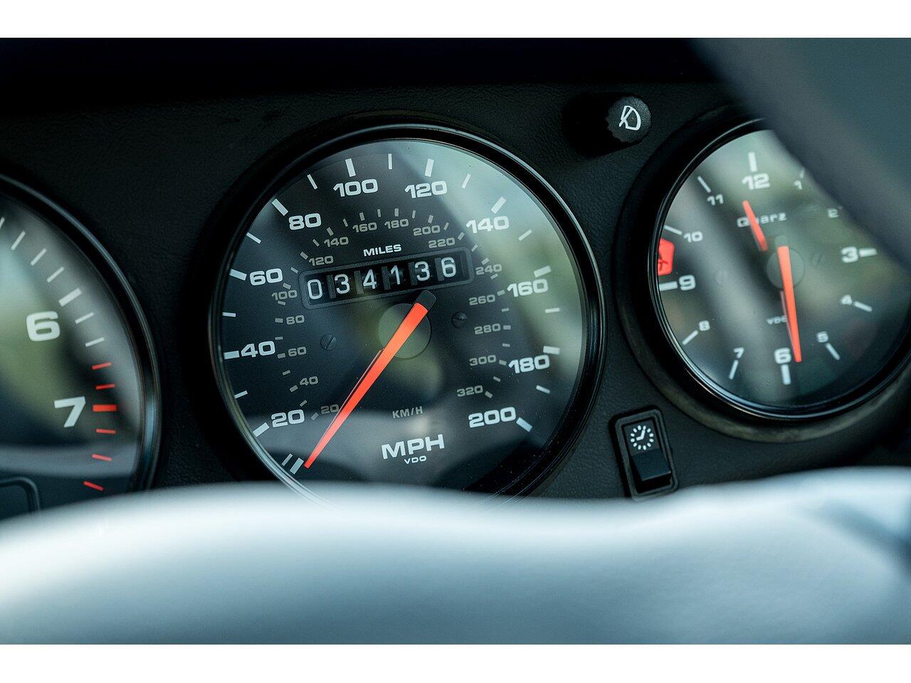 Porsche 911 view 33