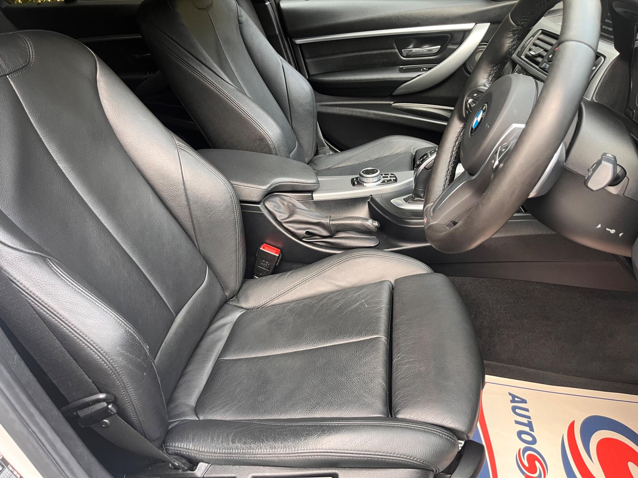 BMW 3 Series view 25