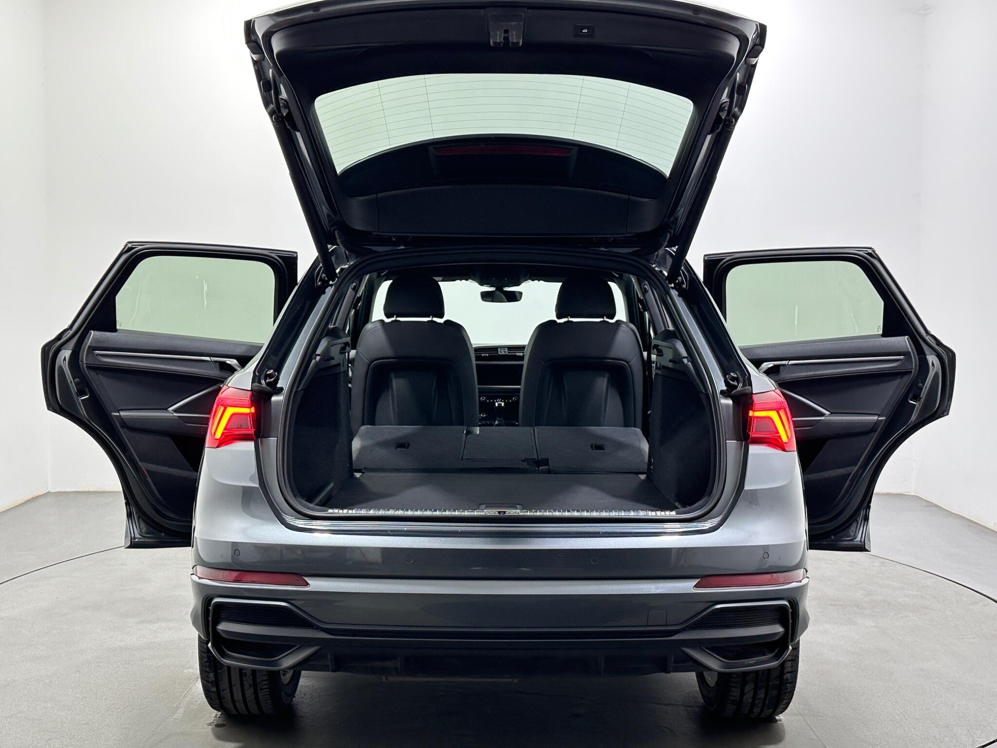 Audi Q3 view 43