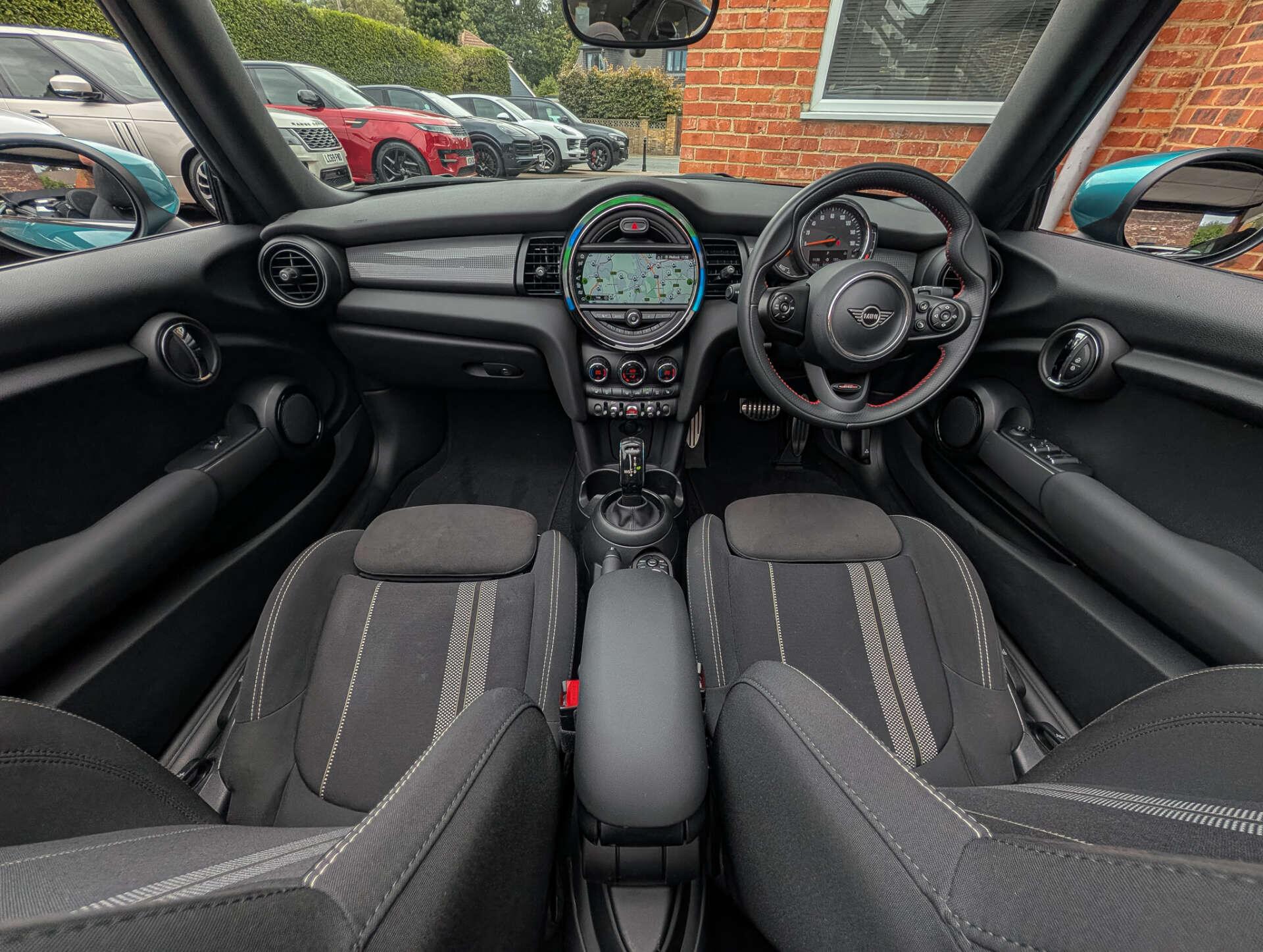 Mini Convertible view 33