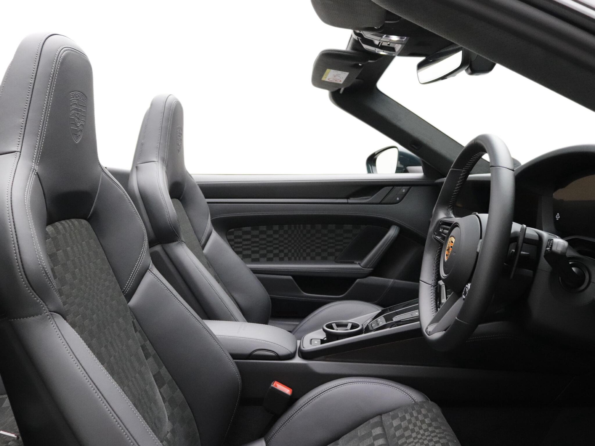 Porsche 911 view 10