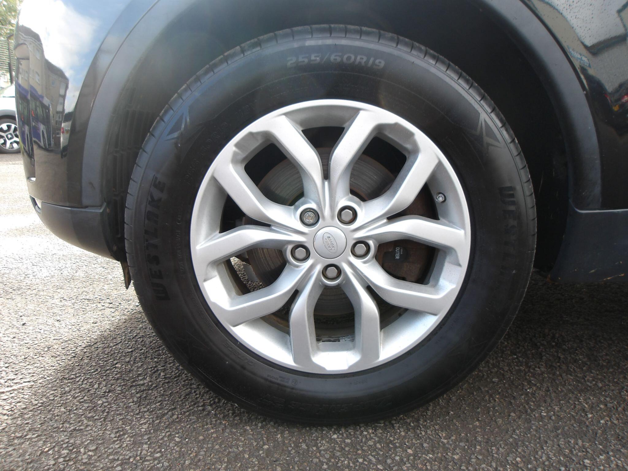 Land Rover Discovery view 15