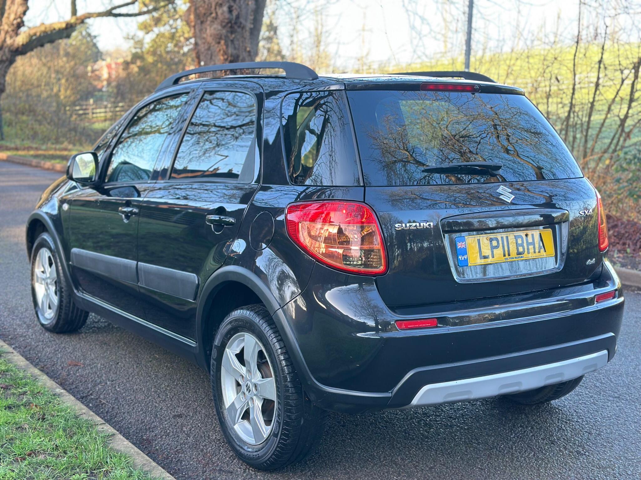 2011 Suzuki SX4 1.6 SZ5 4Grip Euro 5 5dr • 97,000 miles image 4