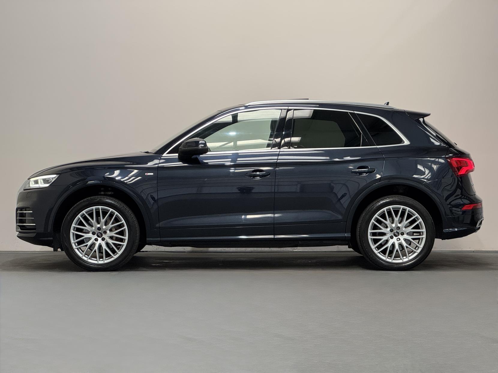 Audi Q5 view 9