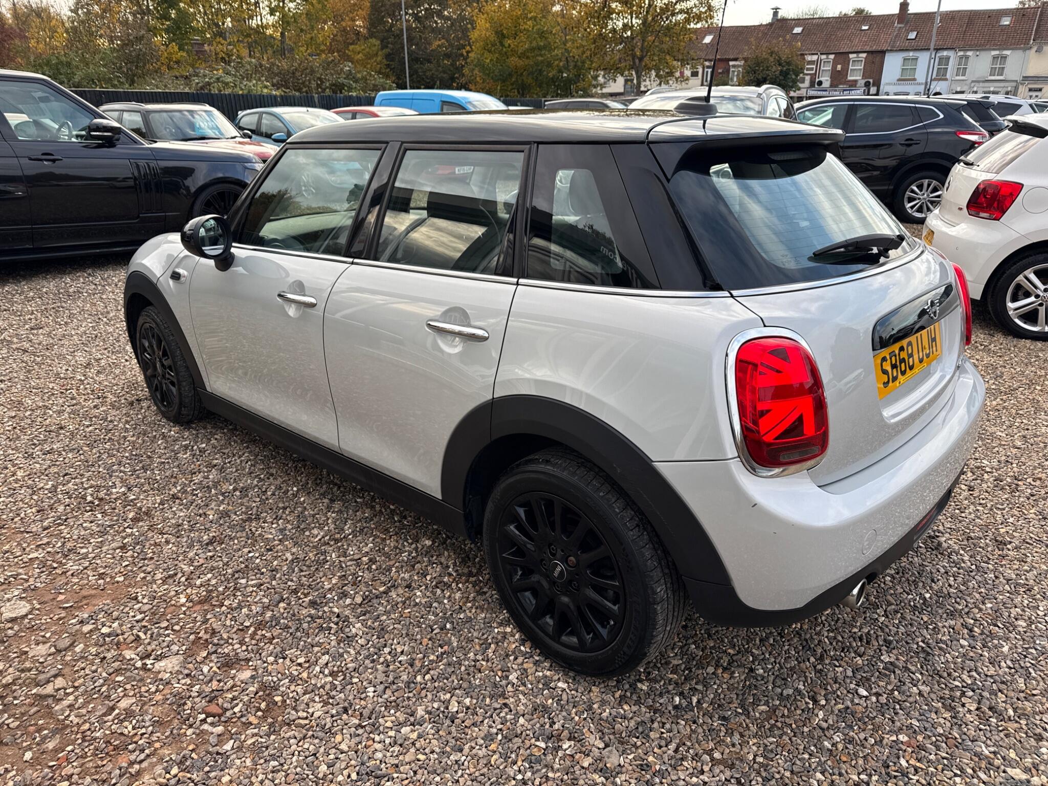 Mini Hatch view 6