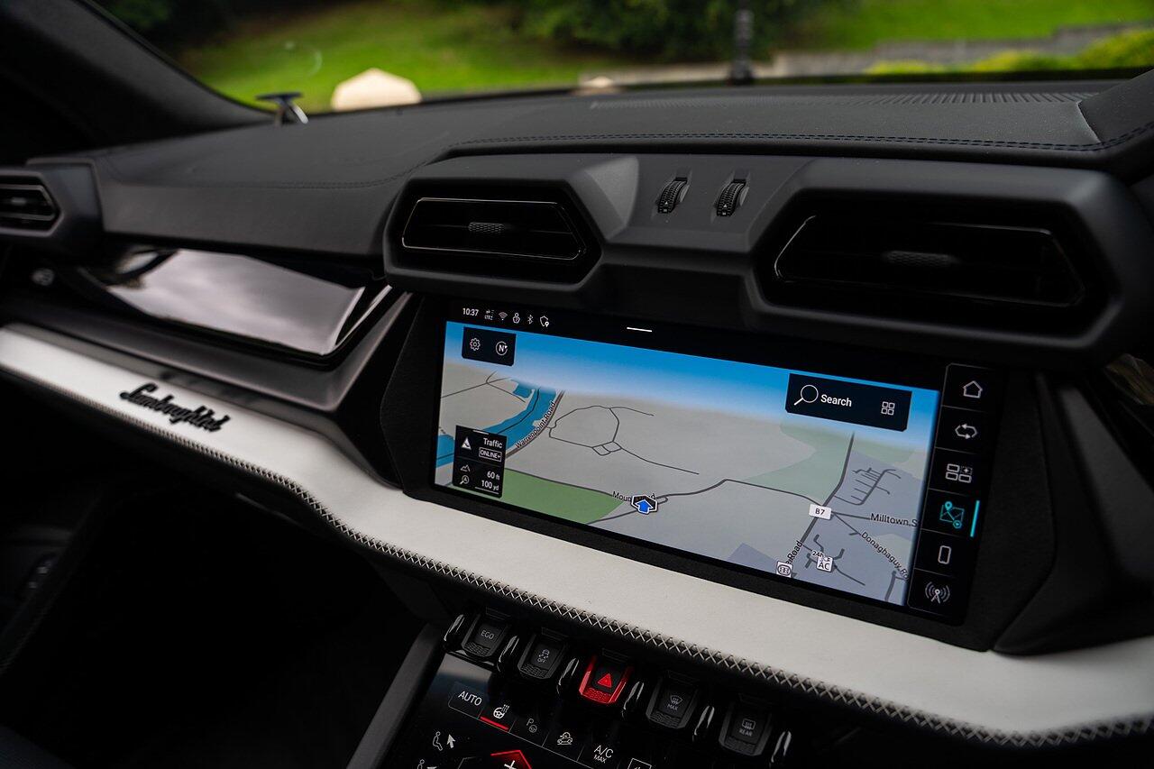 Lamborghini Urus view 84
