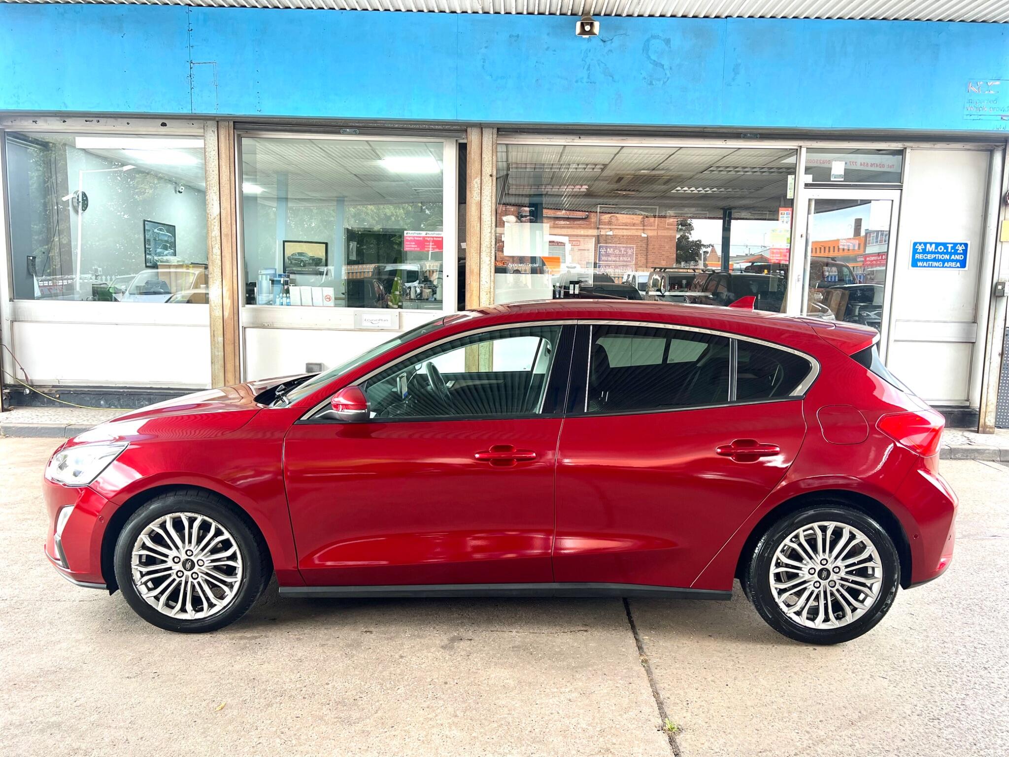 Ford Focus view 15