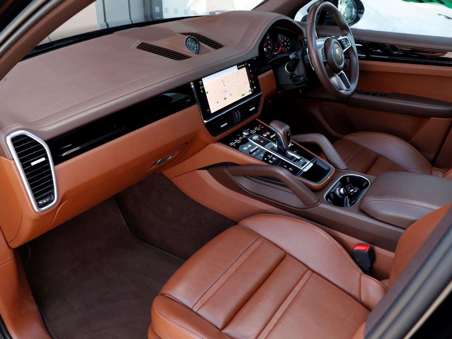 Porsche Cayenne view 9