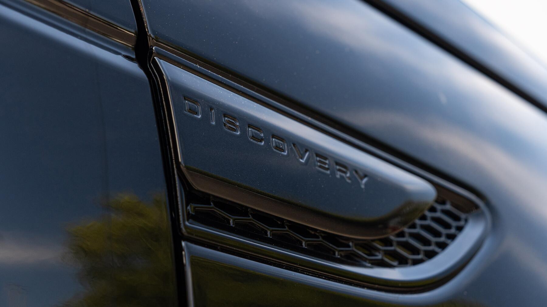 Land Rover Discovery Sport view 88