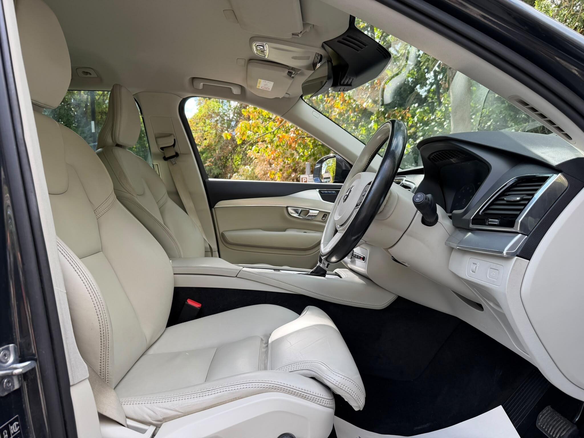 Volvo XC90 view 11