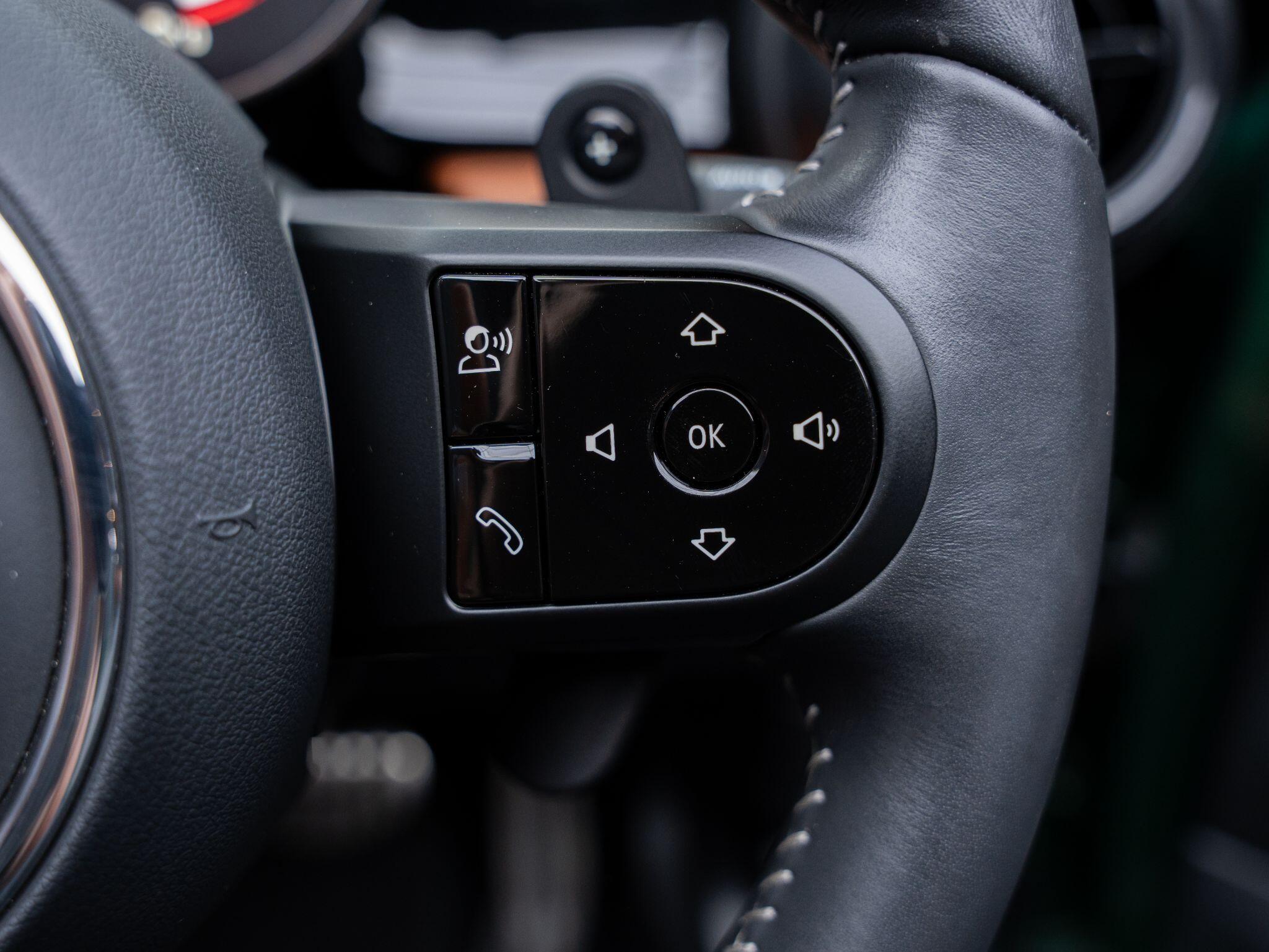 Mini Convertible view 20