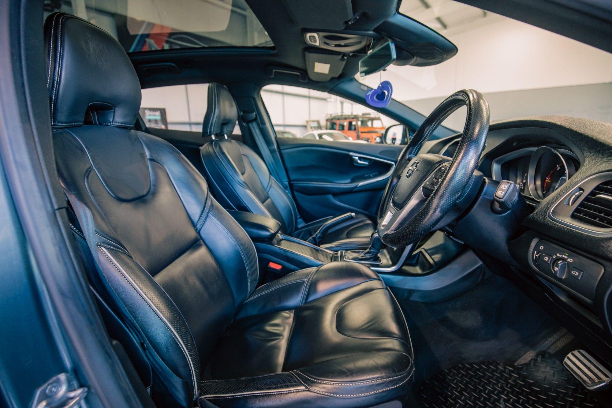 Volvo V40 view 3