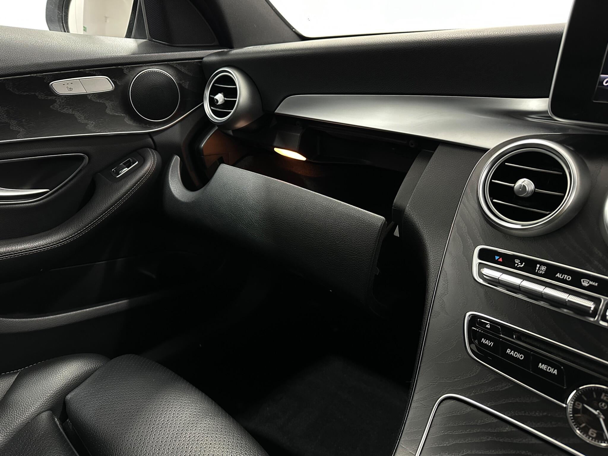 Mercedes-Benz C-Class view 29