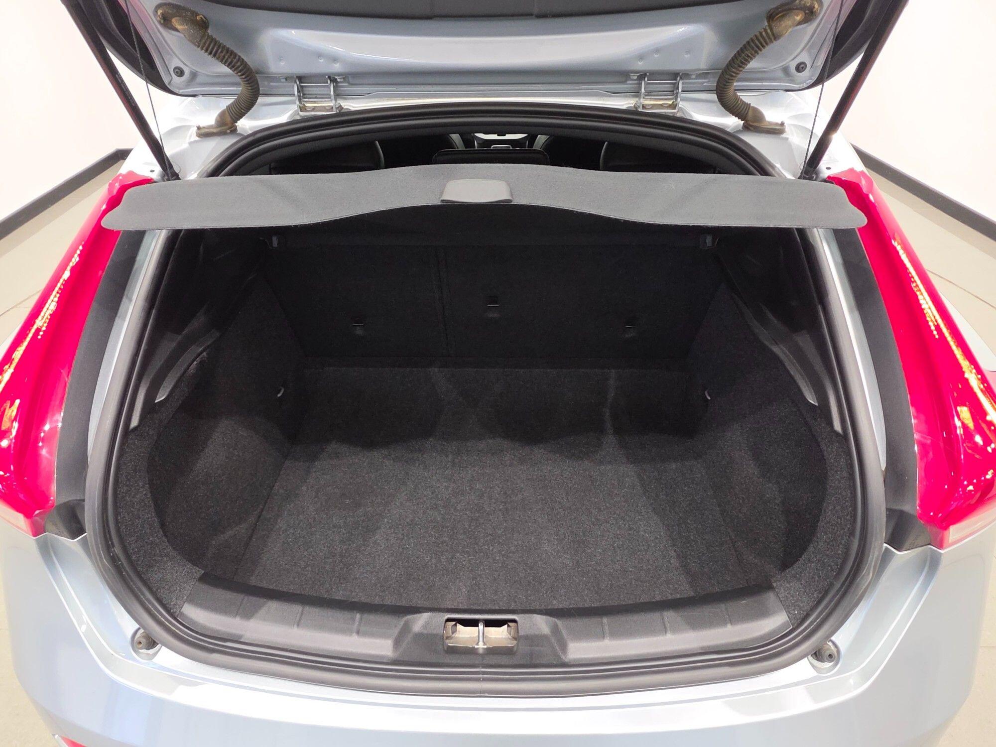 Volvo V40 view 36