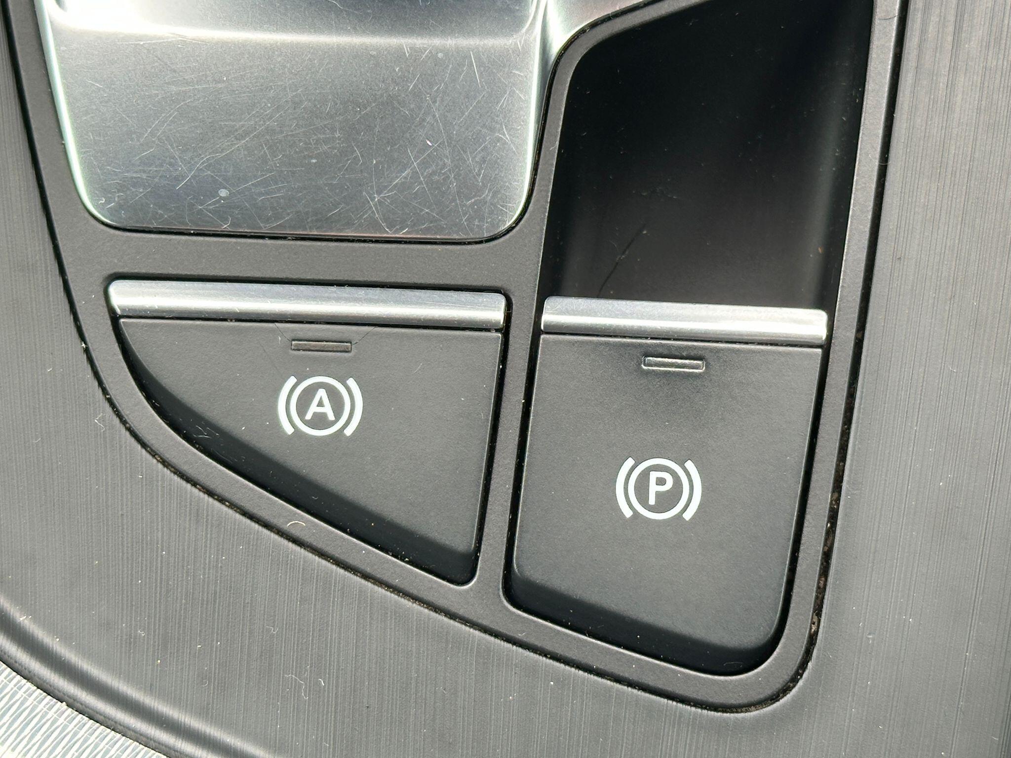 Audi A4 Avant view 27
