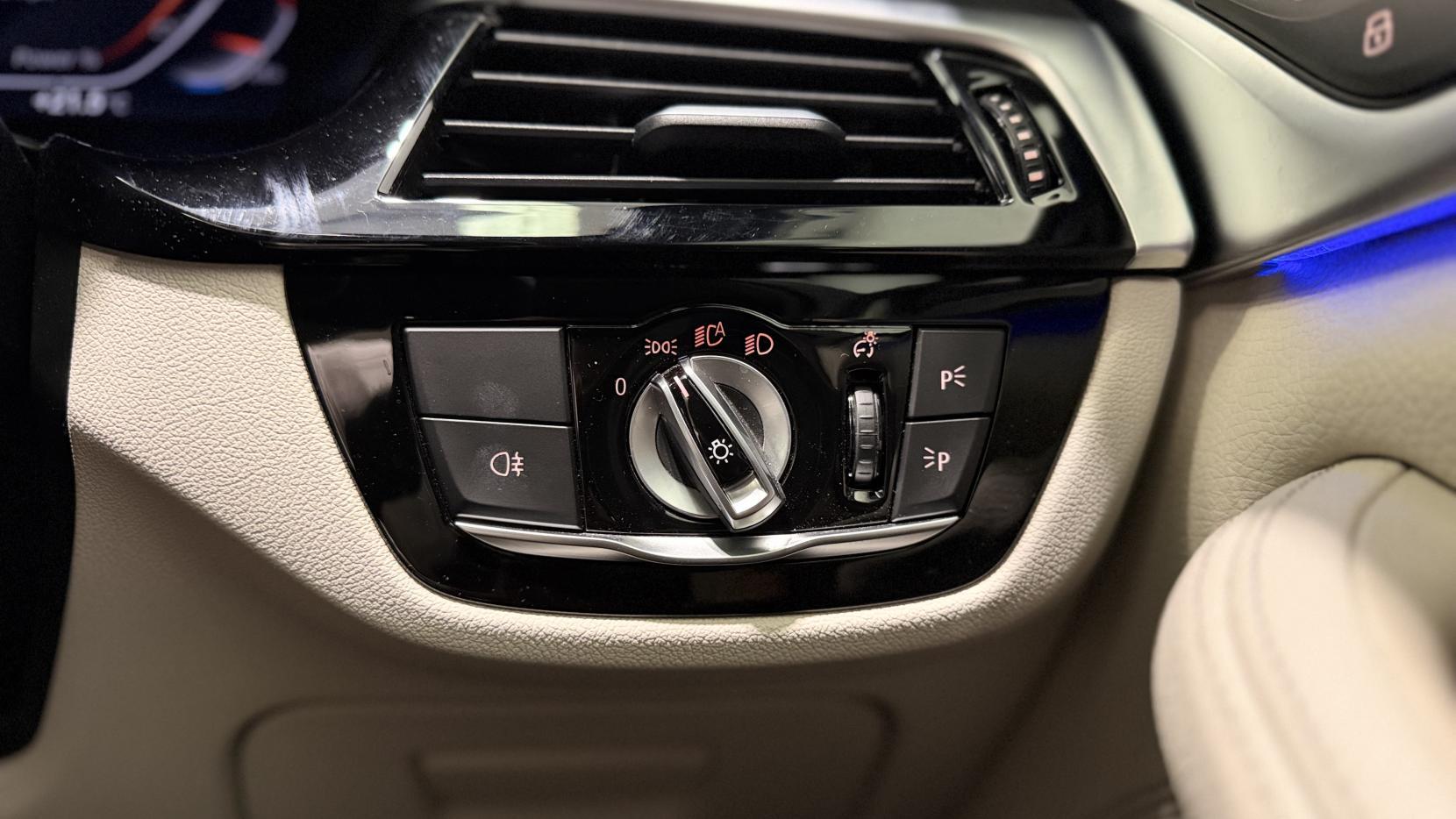 BMW 5 Series view 27