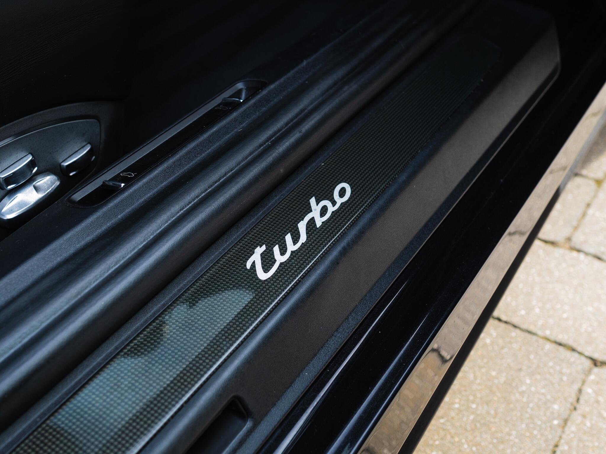 Porsche 911 view 11