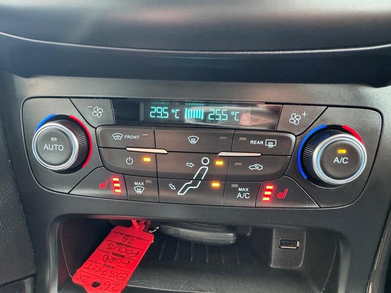 Ford Focus view 28