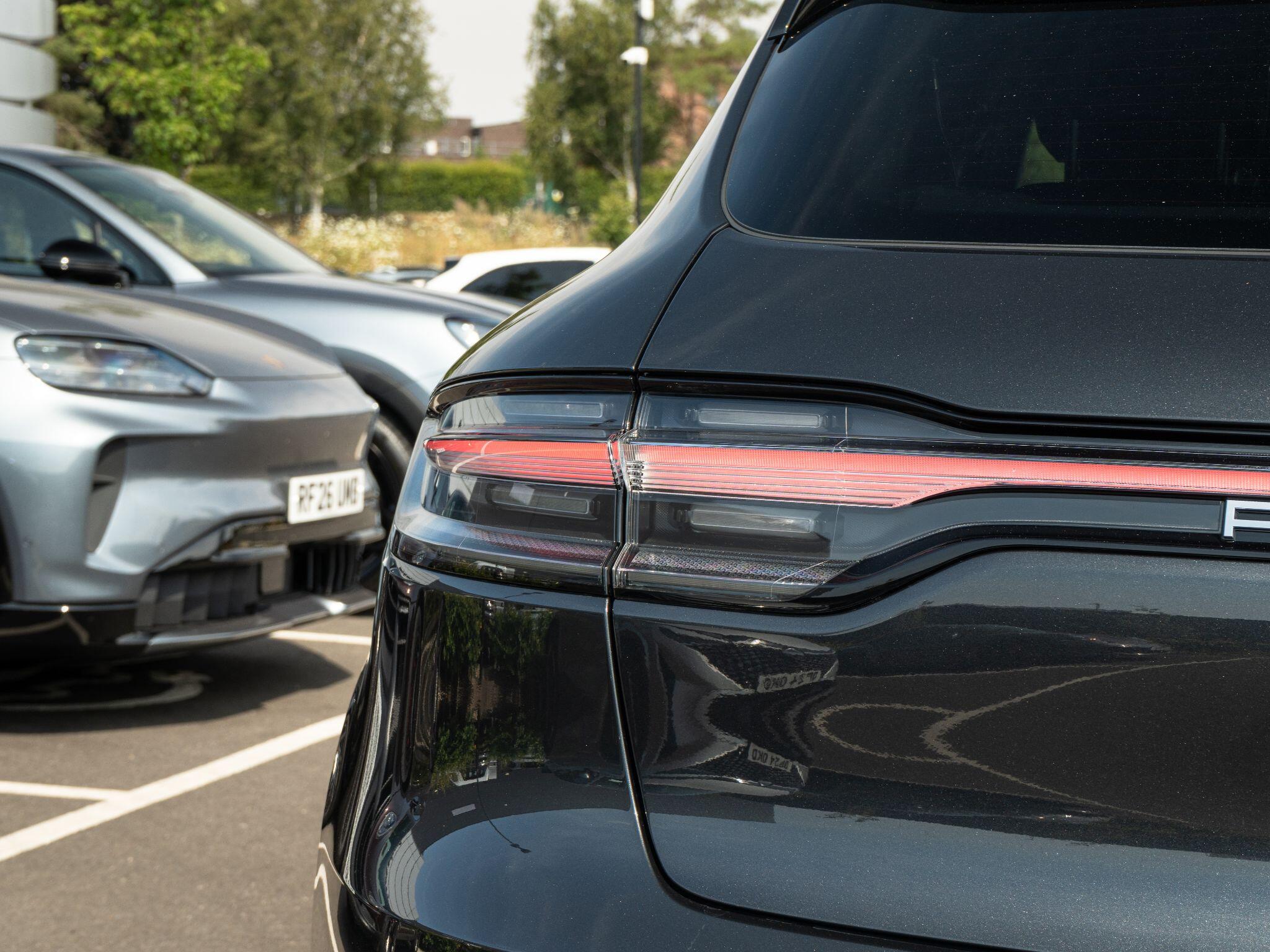 Porsche Macan view 12