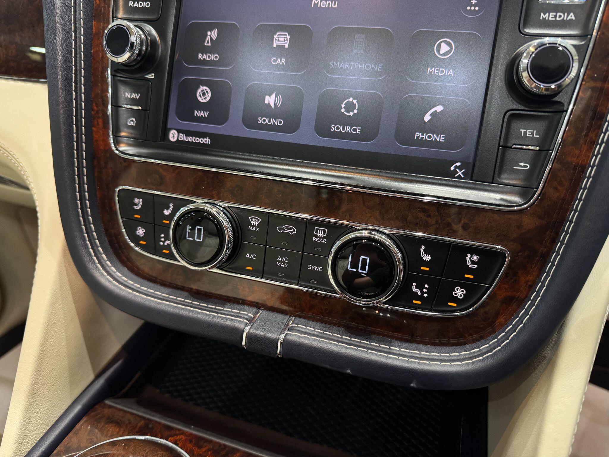 Bentley Bentayga view 40