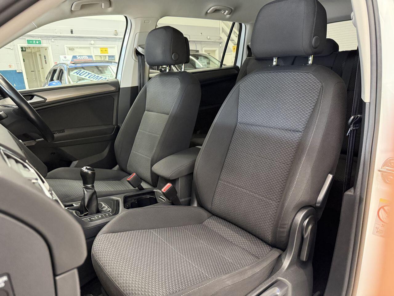 Volkswagen Tiguan Allspace view 28