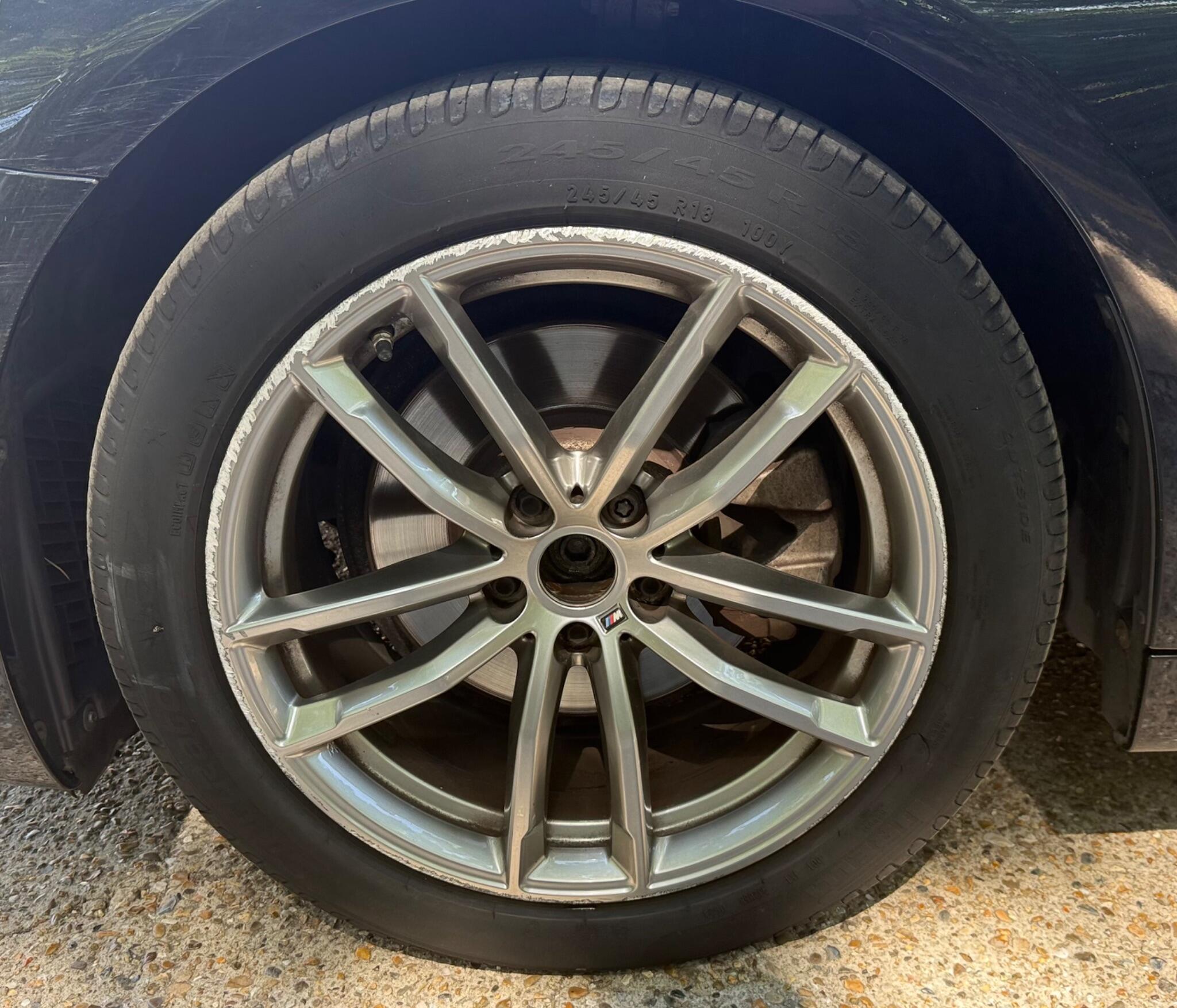 BMW 5 Series view 26