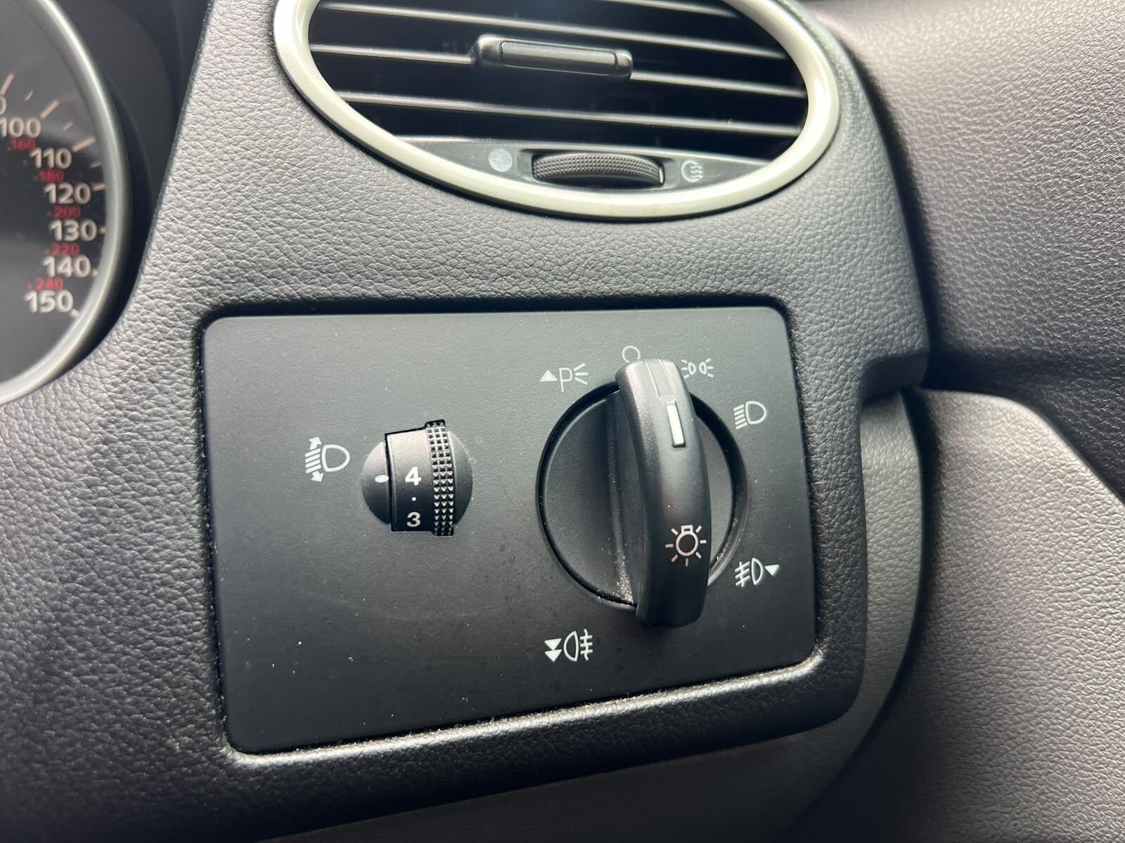 Ford Focus view 30