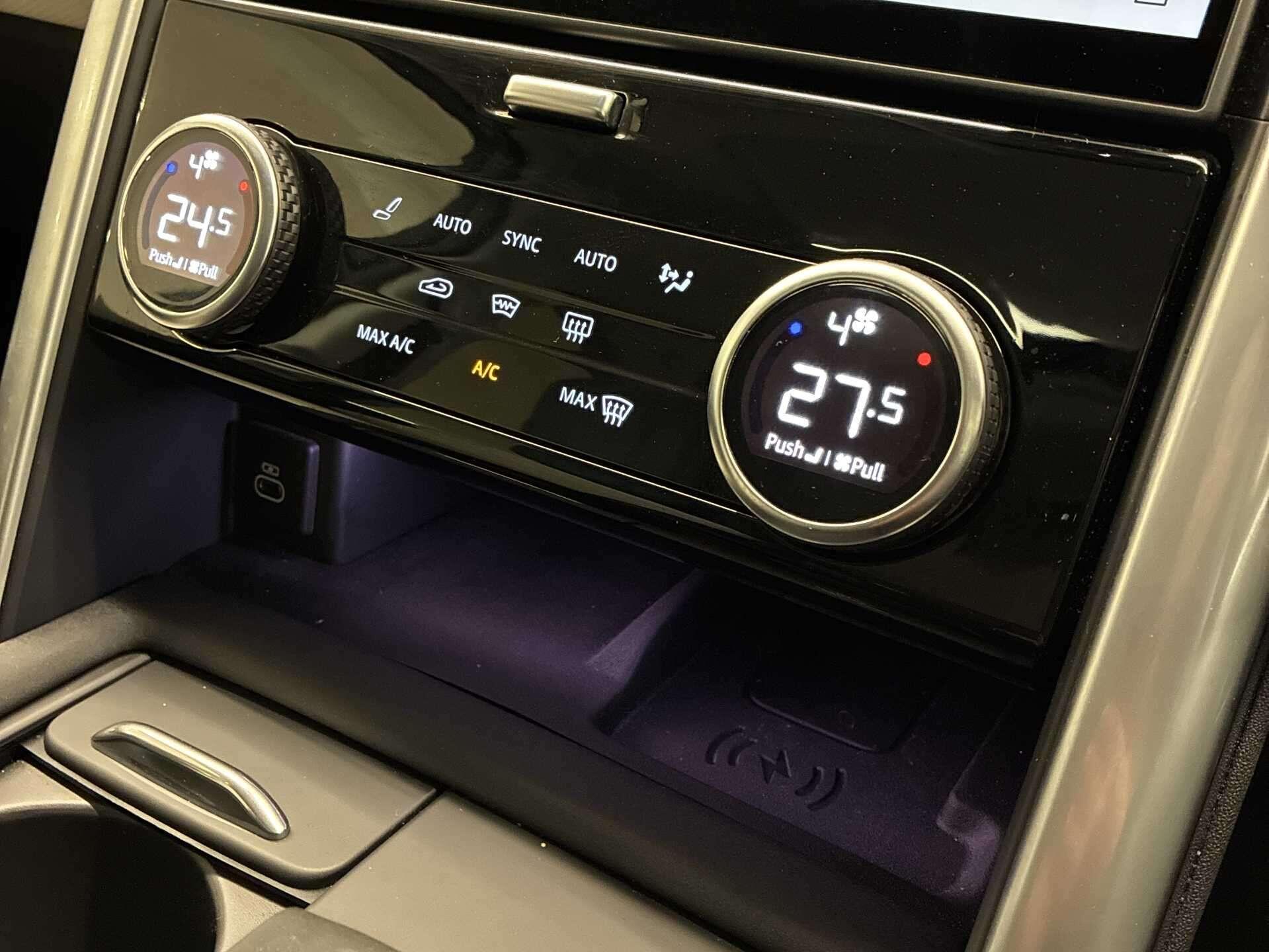Land Rover Discovery view 13