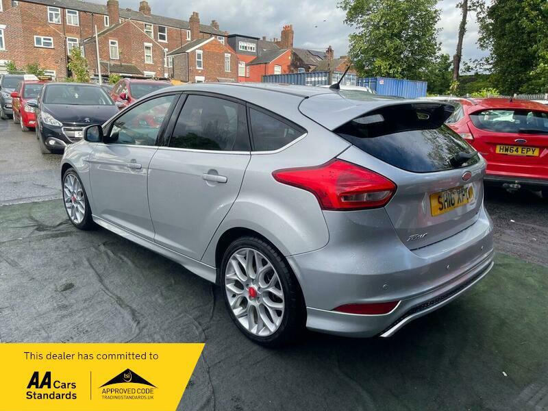 2016 Ford Focus image 12