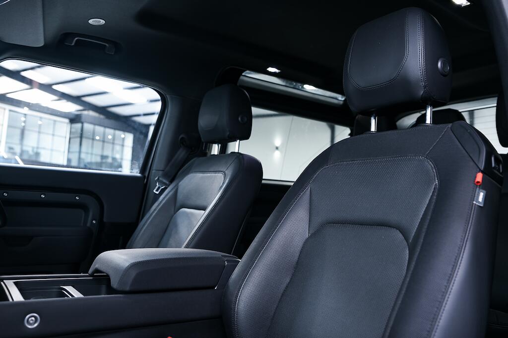 Land Rover Defender view 16