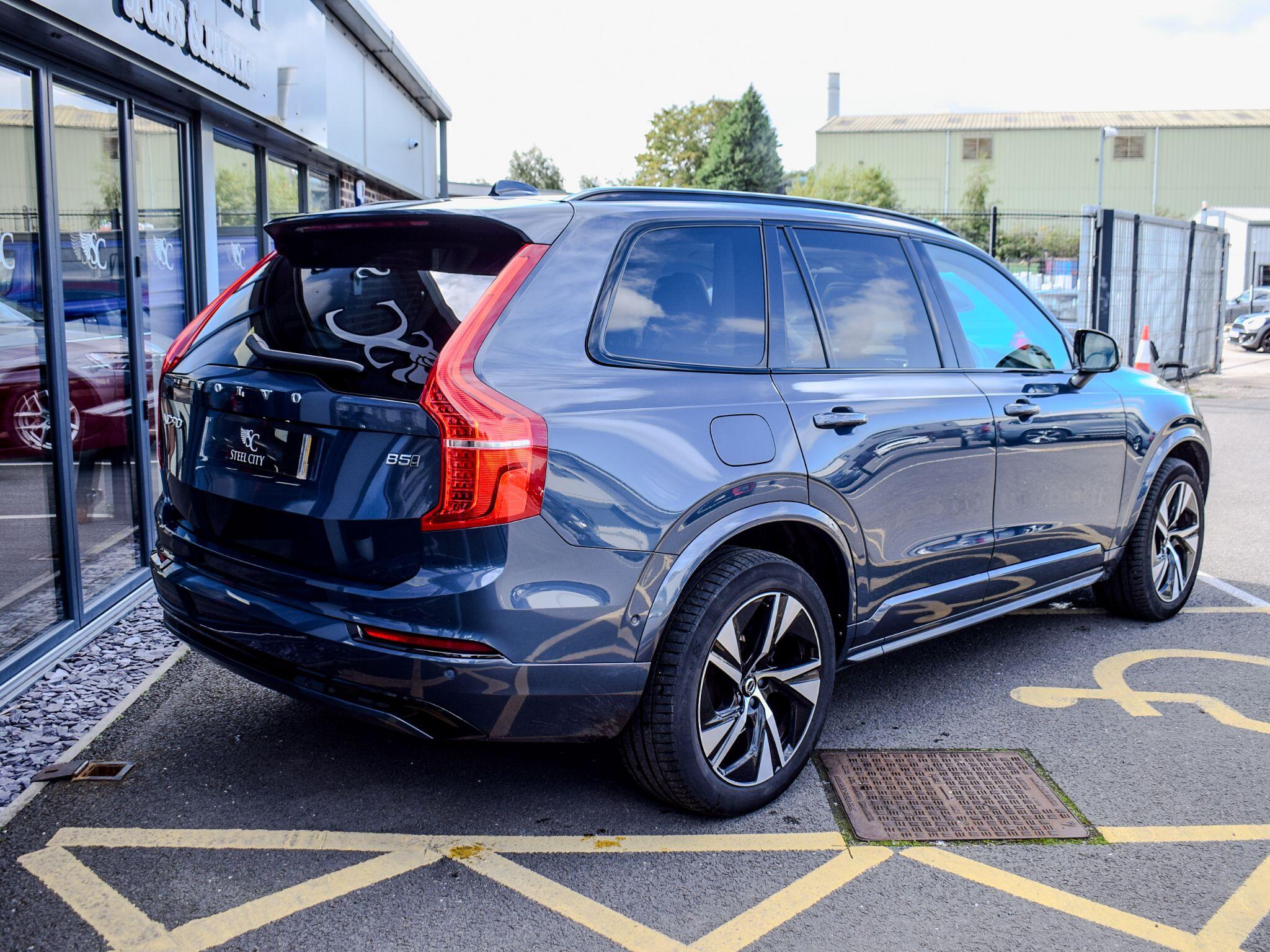 Volvo XC90 view 5