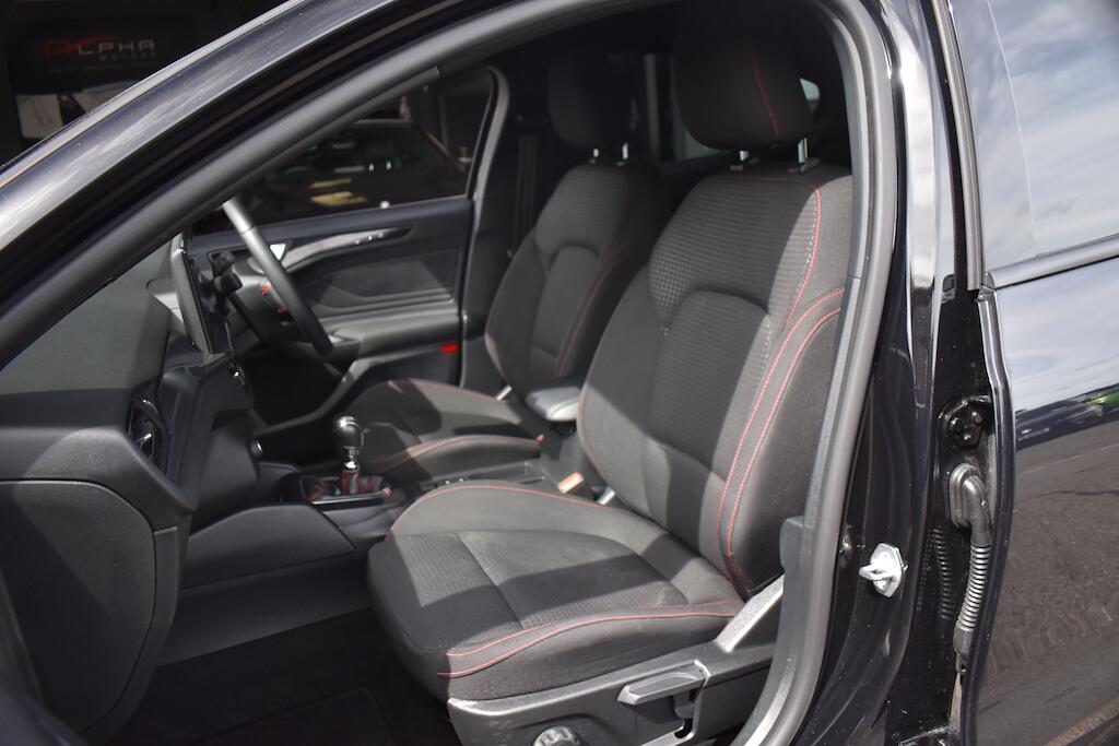 Ford Focus view 12
