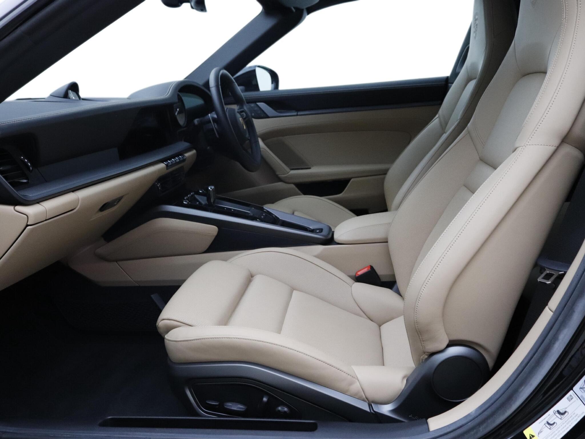Porsche 911 view 13