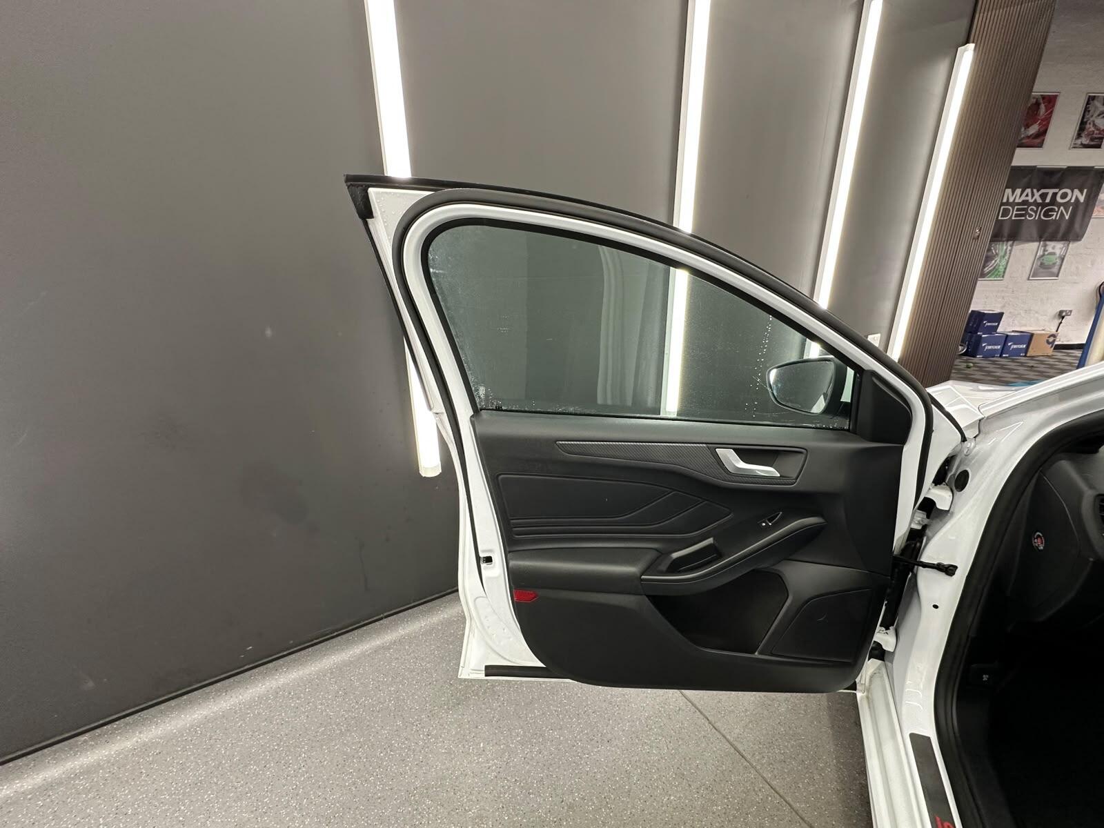 Ford Focus view 20