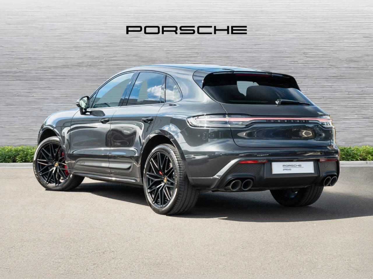 Porsche Macan view 3