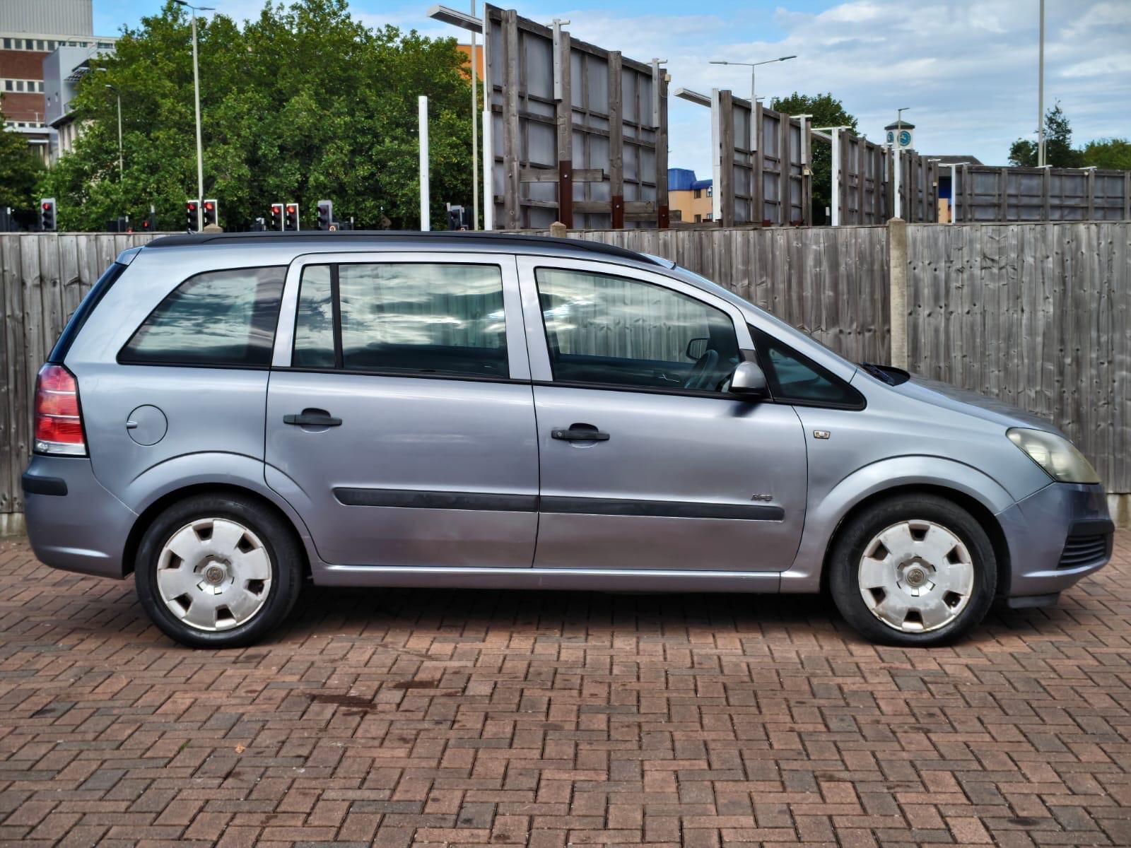 Vauxhall Zafira view 4