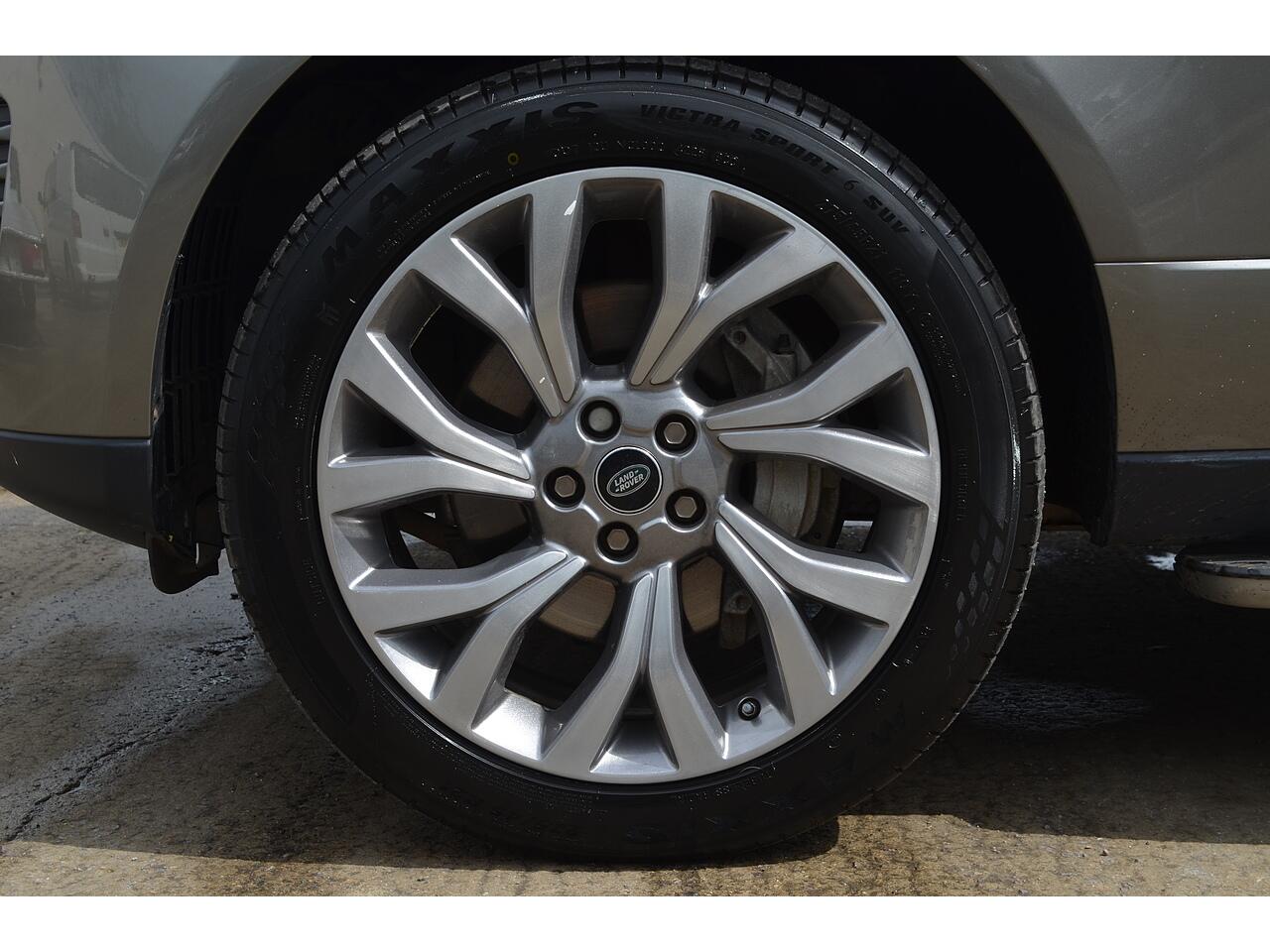 Land Rover Range Rover view 32