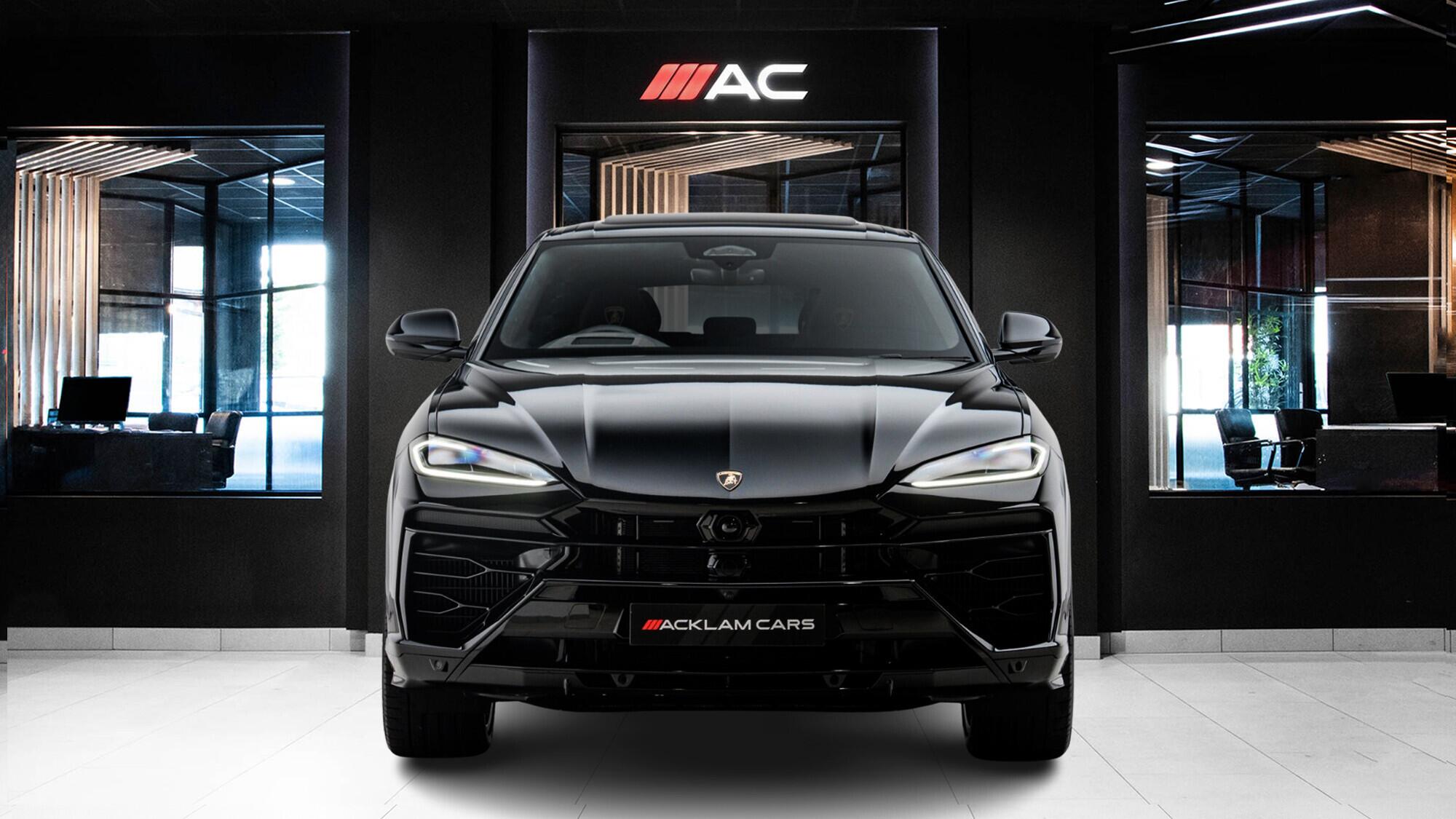 Lamborghini Urus view 2