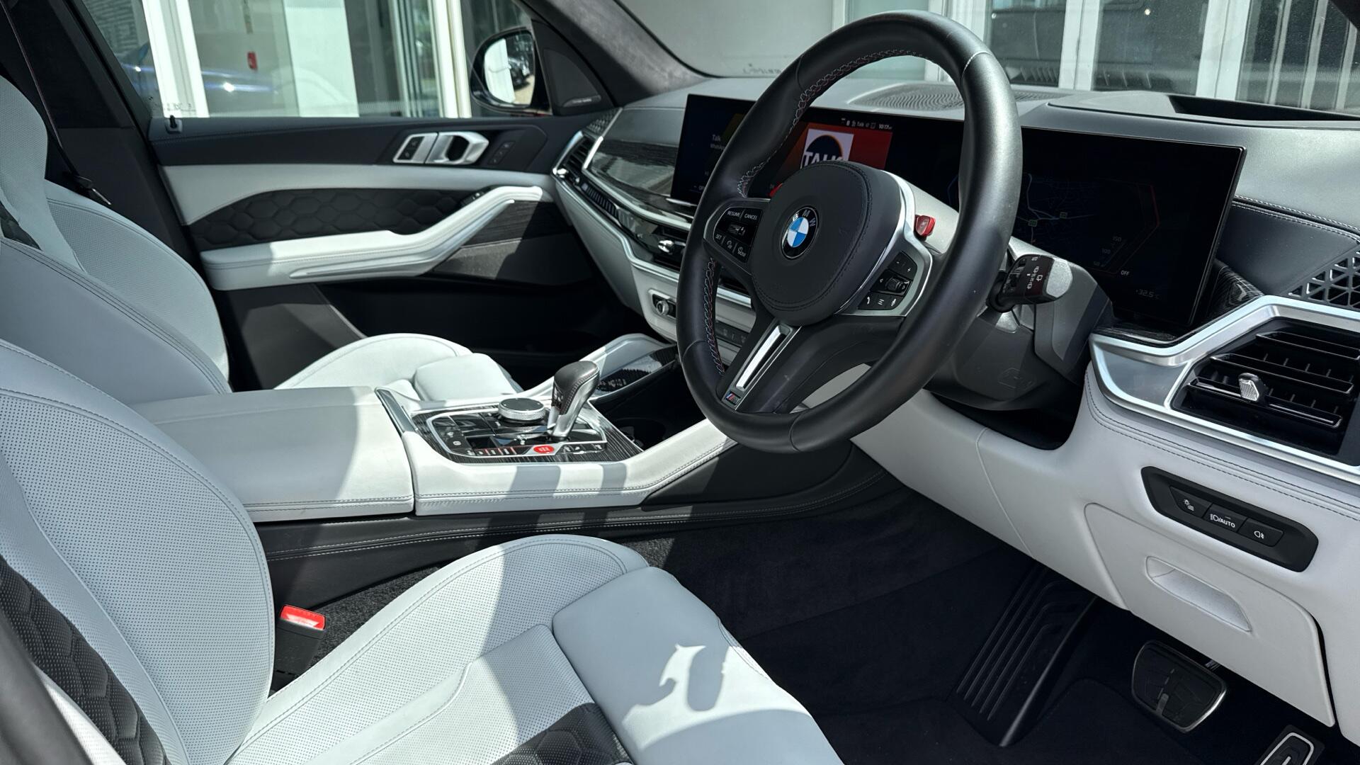 BMW X5 M view 6