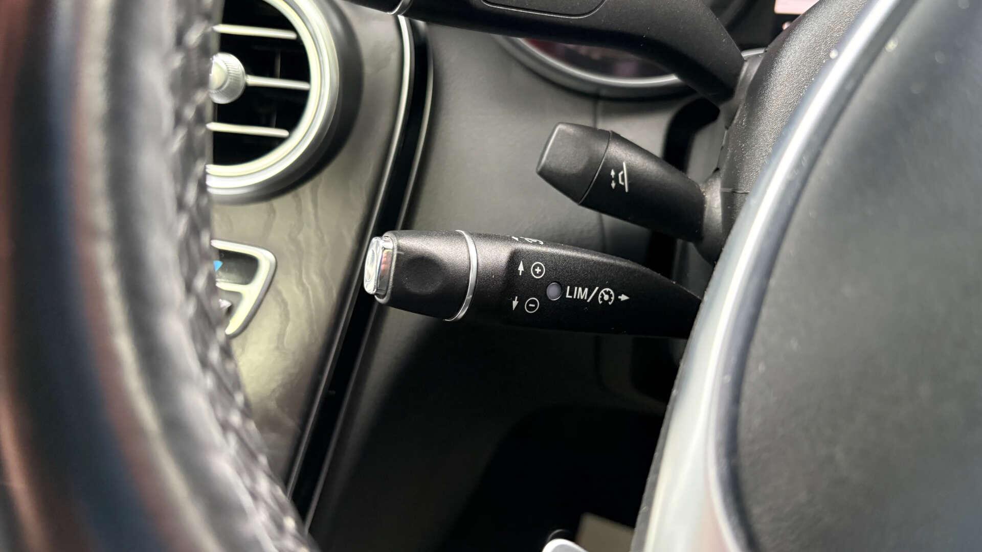 Mercedes-Benz C-Class view 21