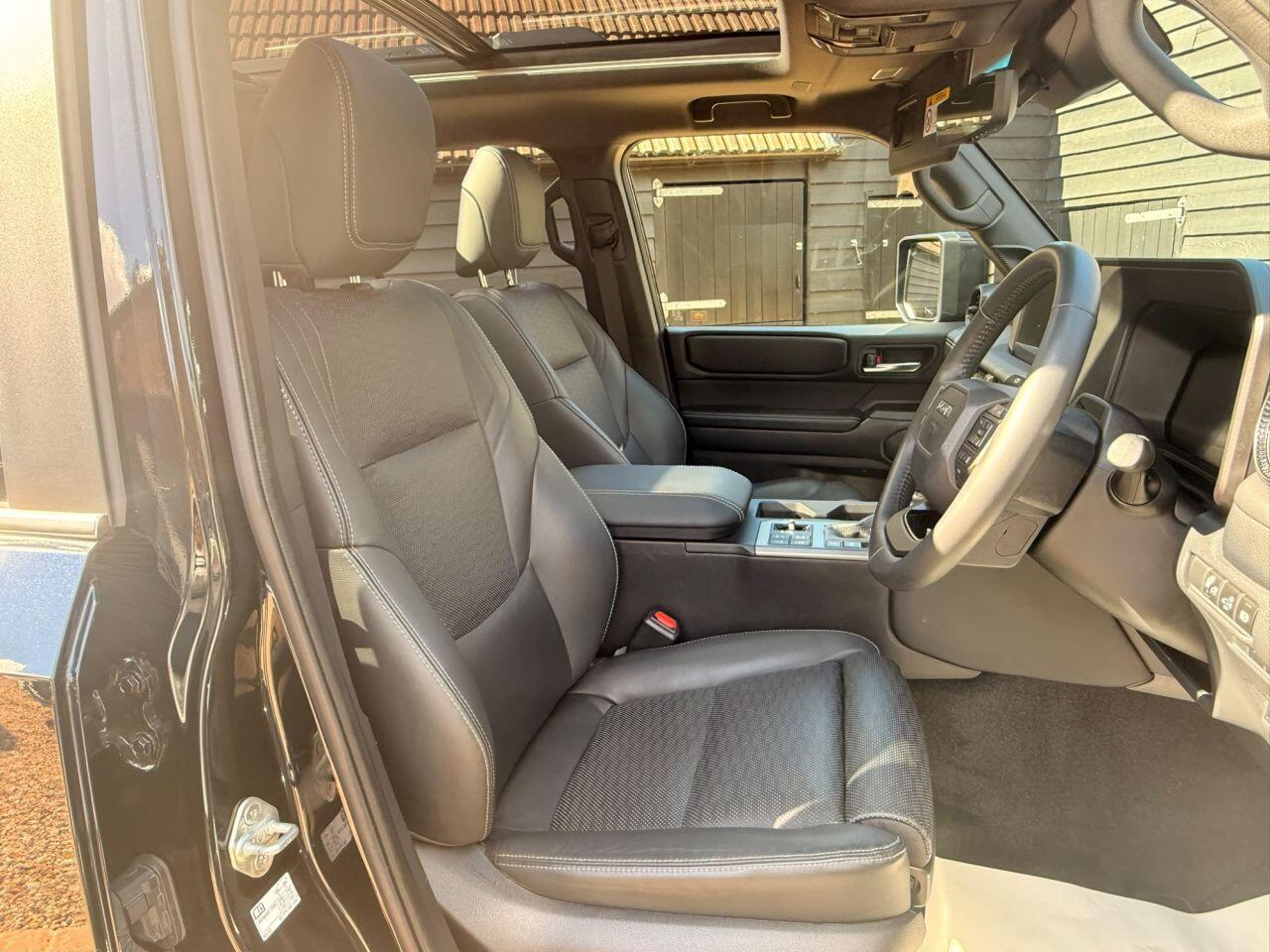 Toyota Land Cruiser view 9