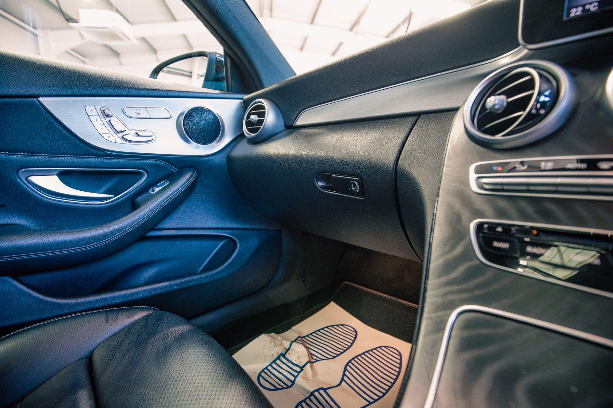 Mercedes-Benz C-Class view 18