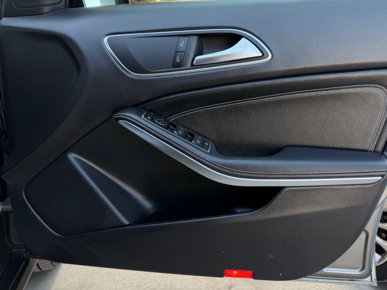 Mercedes-Benz Gla view 15