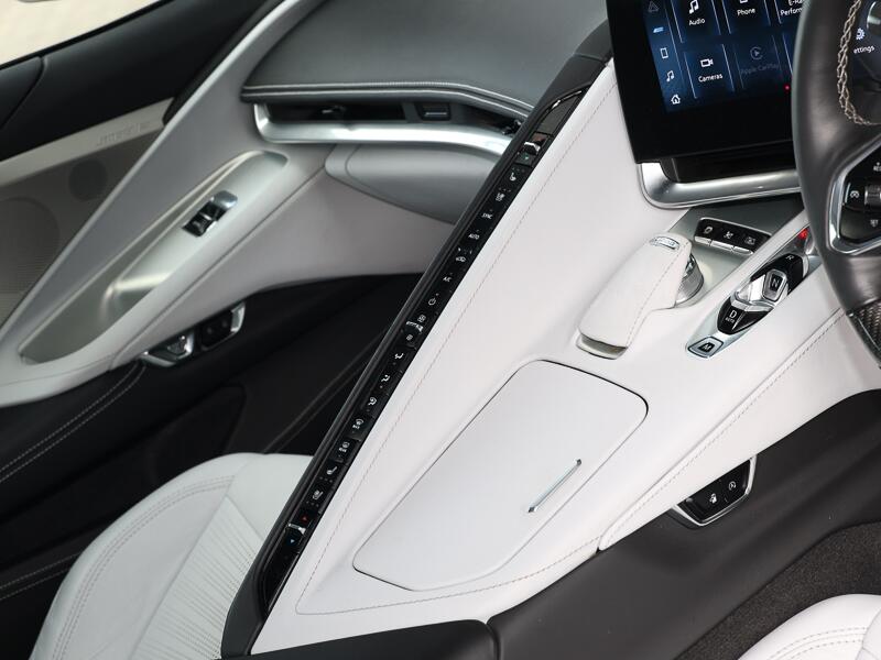 Chevrolet Corvette view 7