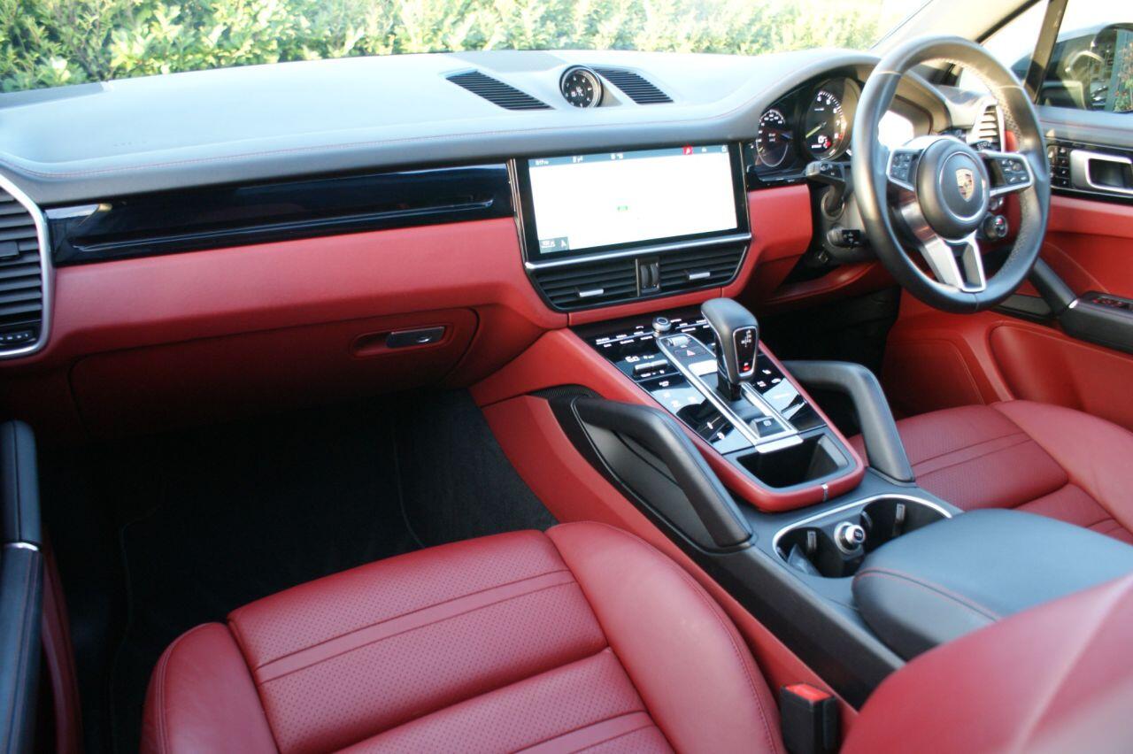 Porsche Cayenne view 35
