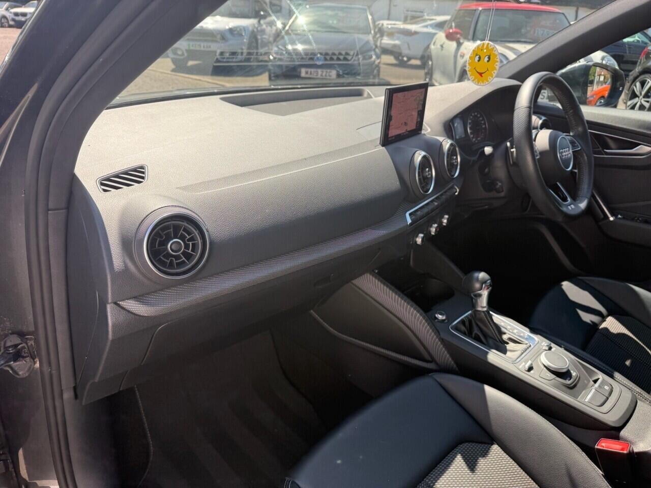 Audi Q2 view 27