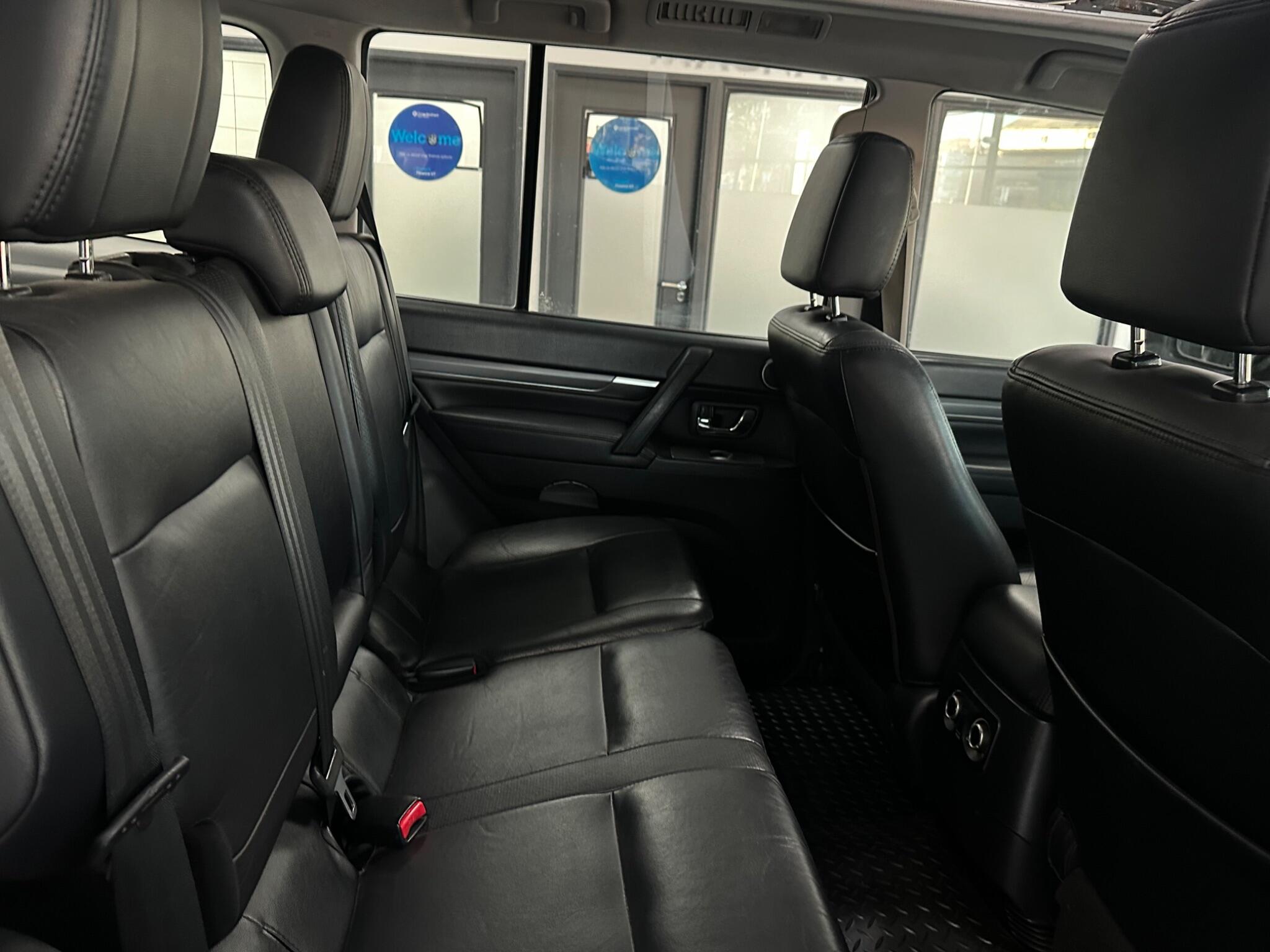Mitsubishi Shogun view 27