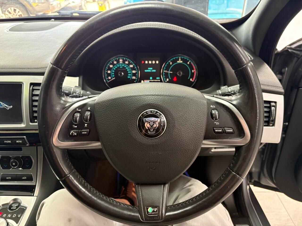 Jaguar XF view 15