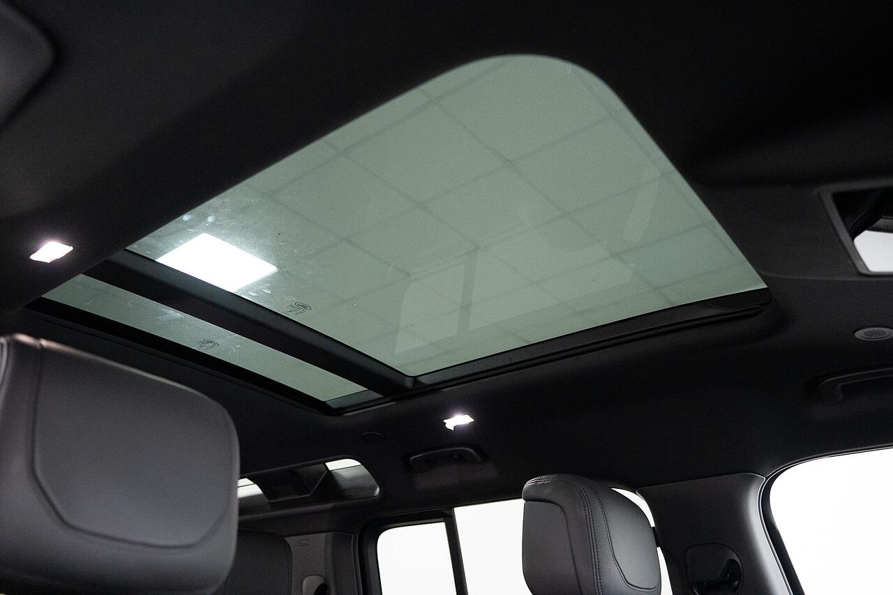 Land Rover Defender view 24
