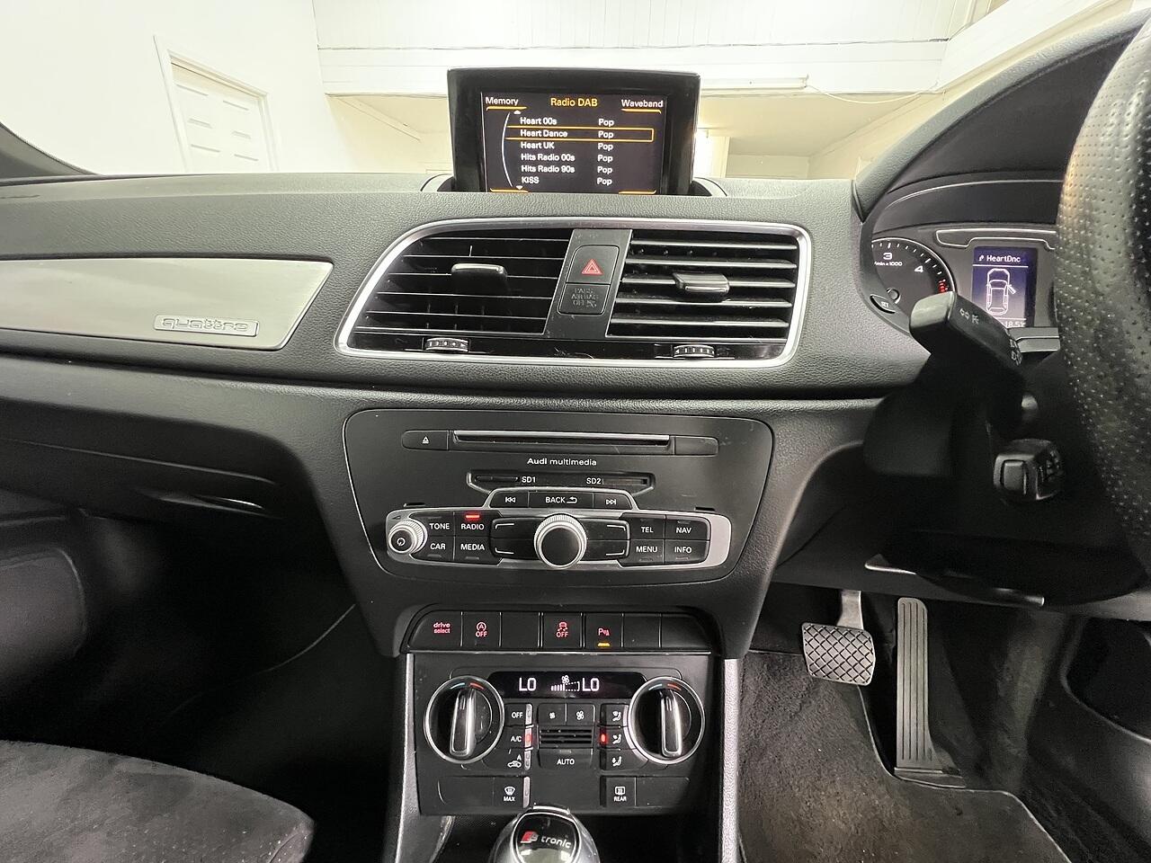 Audi Q3 view 12